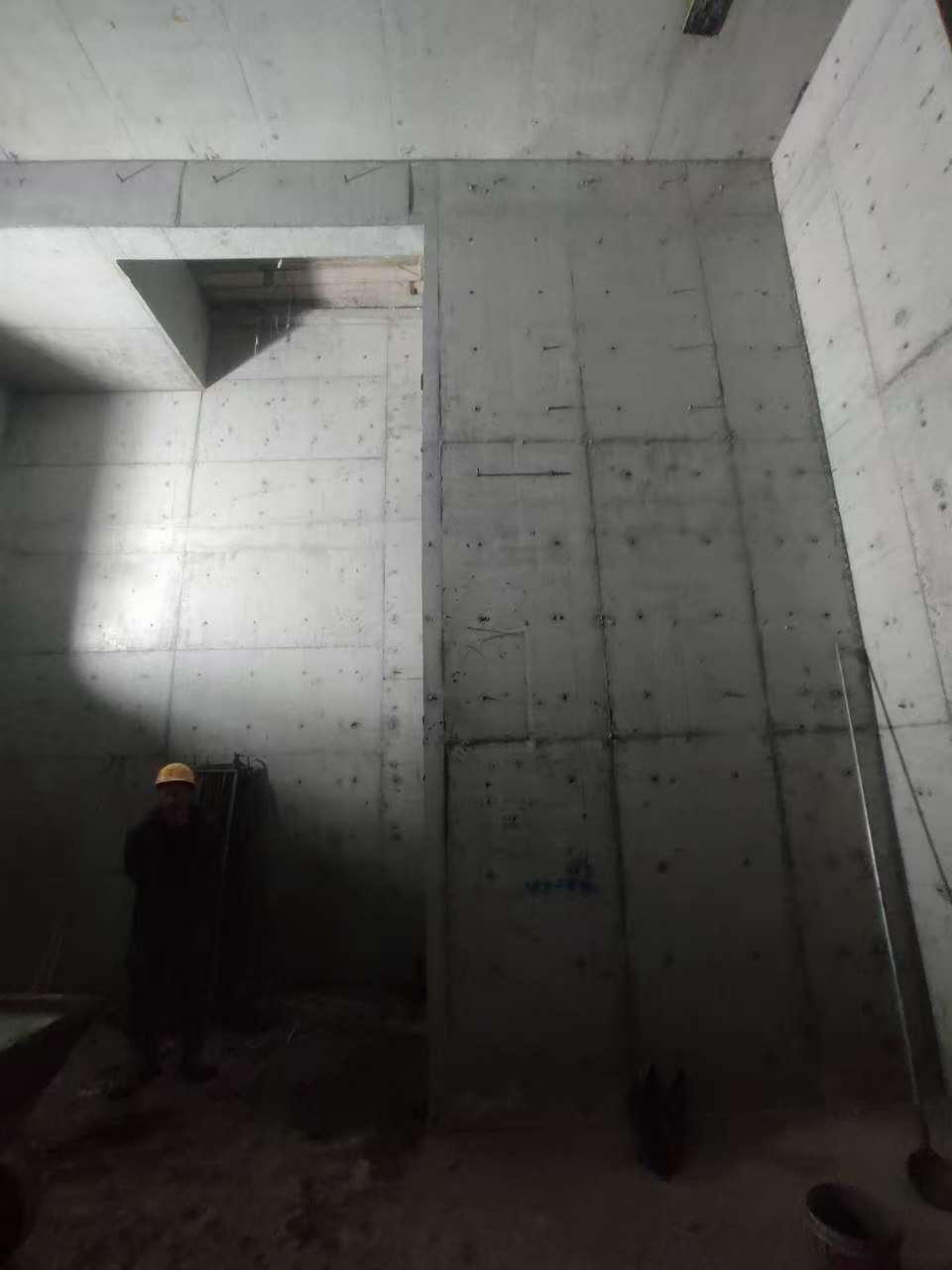 重庆墙上开槽钢筋断了有影响吗
